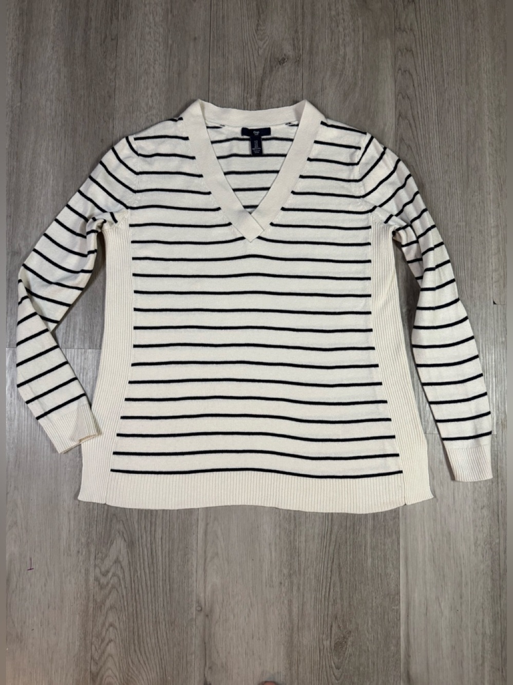 Gap Women’s Ivory Navy Striped V-Neck Cotton Knit Pullover Sweater Small